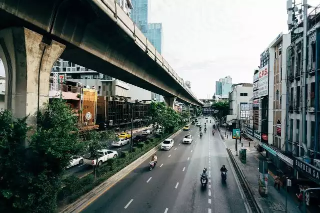 Exclusive | Restaurant has optical illusion seating, taking diners on a trippy bus tour of Bangkok — without leaving NYC