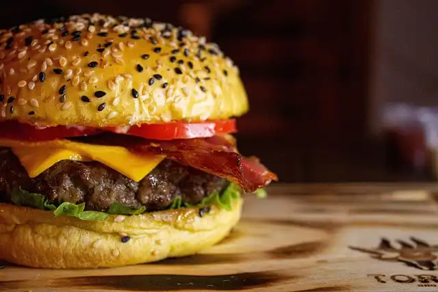 United & Delta: Sweet Treats & Cheeseburgers at 35,000 Feet!