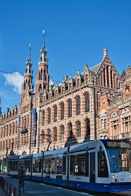 Amsterdam’s Best Hotels: Boutique Stays & Luxury Canalside Lodgings